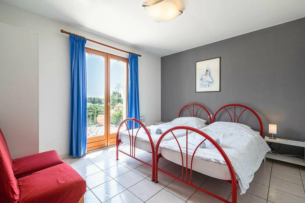 Modern Villa with Heated Pool in Beaufort, Canal du Midi