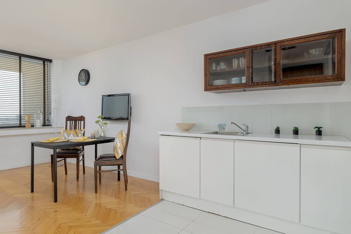 Całe studio, Katowicka 65 | Spacious Studio | Balcony in Katowice, Śląsk