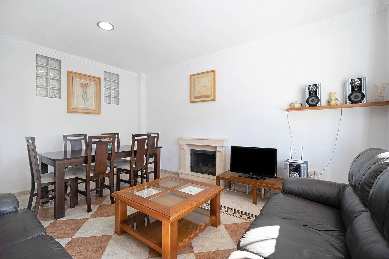 Villa Fátima with Pool, Garden & Wi-Fi in Playa La Barrosa, Chiclana de la Frontera