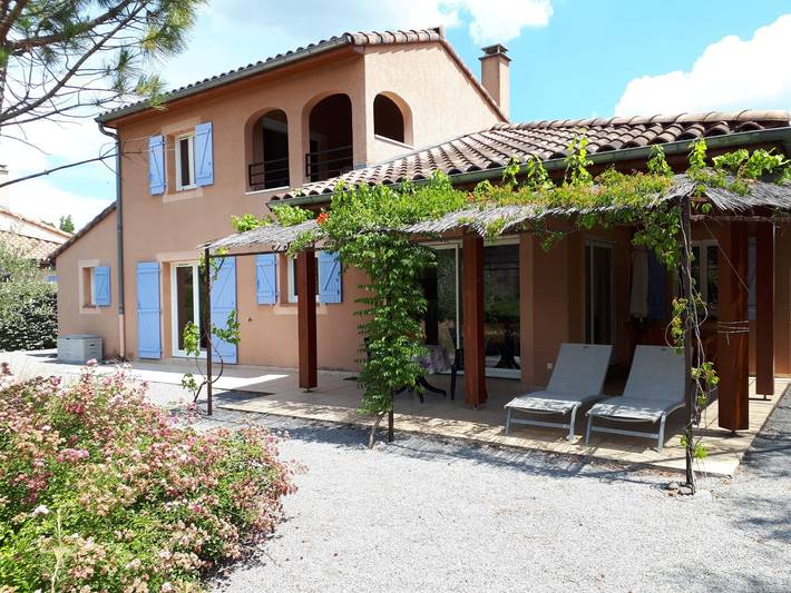 Gîte pour 6 personnes, avec piscine, adapté aux familles
