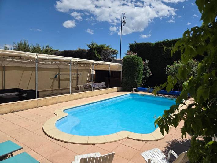 Location de vacances pour 8 personnes, avec jardin et piscine, animaux acceptés à Alleins - 2