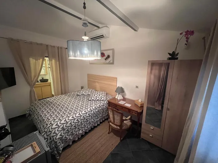 Apartamento de vacaciones para 2 personas, con terraza y vistas además de jardín y piscina - 1