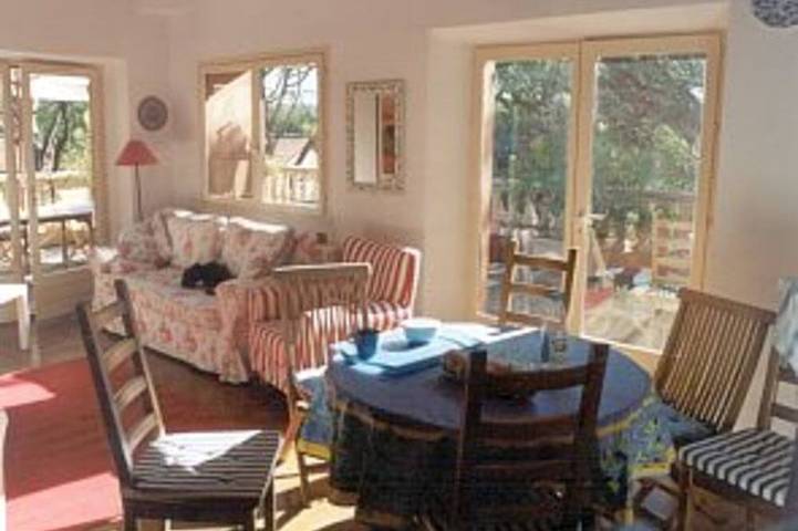 Appartement entier, Maisonnette/appartement rustique sur parcours de golf, superbe piscine in Fréjus, Côte méditerranéenne (France)