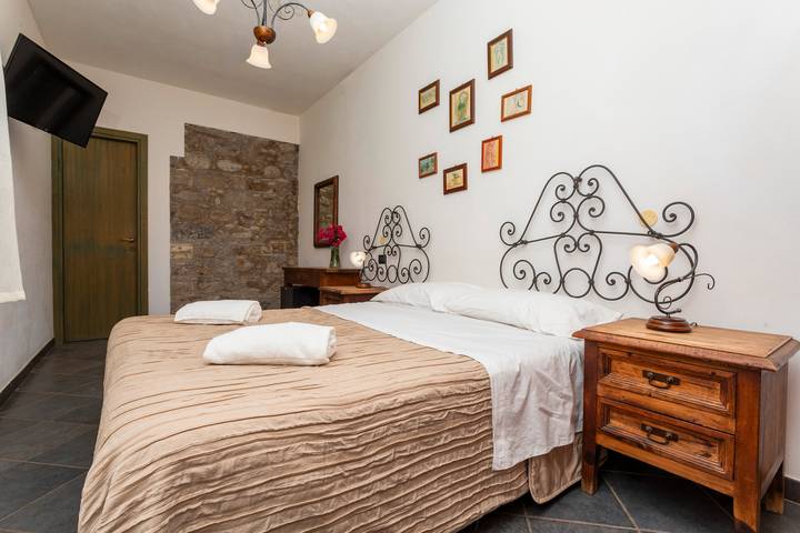 Vacation rental for 2 people, with yard in Sicily