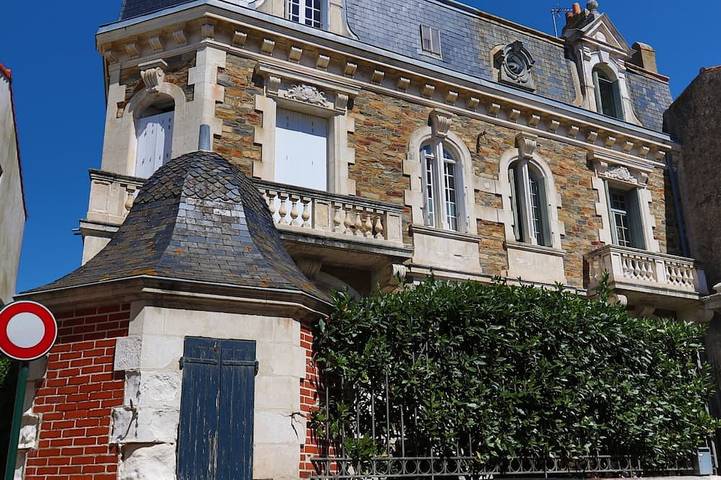 Location de vacances pour 12 personnes, avec terrasse dans Office De Tourisme Du Chateau D Olonne