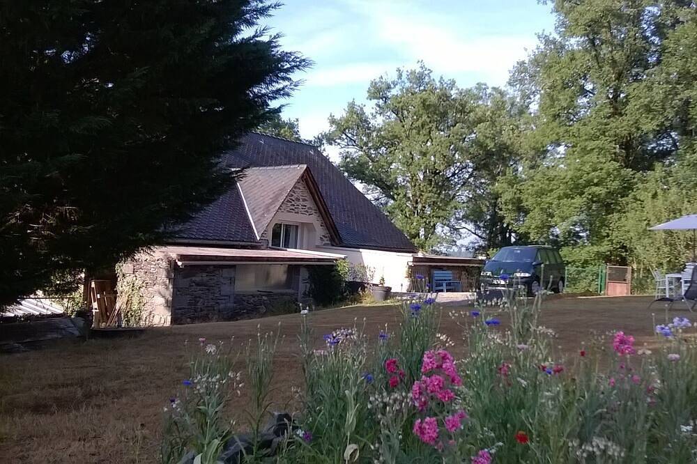 Gite de La maison Bleue in Mirandol-Bourgnounac, Région d'Albi