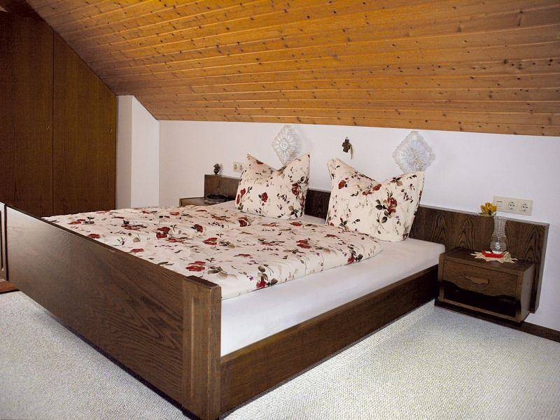 Gästehaus Benz-Hund - Doppelzimmer mit Wc und Dusche in Durbach, Mittlerer Schwarzwald