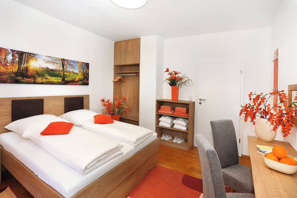Ganze Wohnung, Moderne Ferienwohnung in denkmalgeschütztem Gebäude in Landshut, Ostbayern