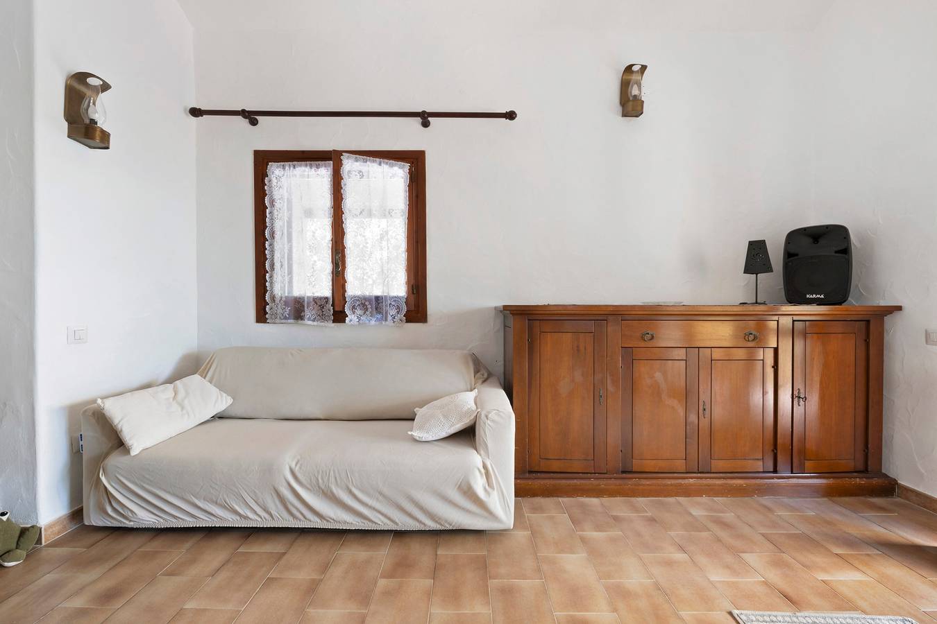 Villa Claudia mit privatem Garten, nur wenige Schritte vom Strand entfernt in Torre delle Stelle, Maracalagonis