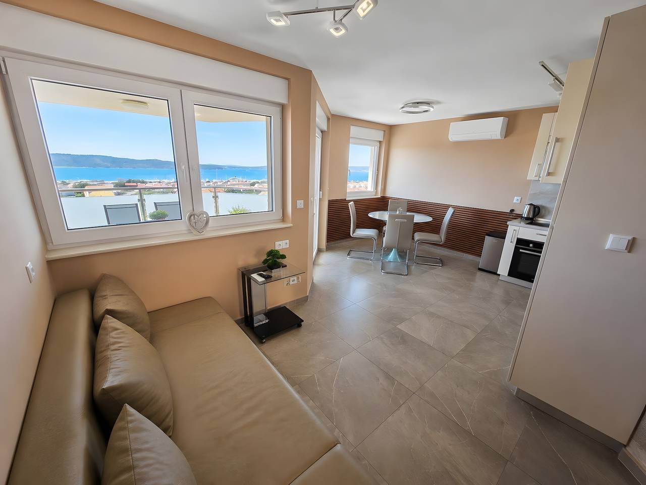 Villa 'Rocco-Salzwasserpool-Split' with Wi-Fi in Kastel Gomilica, Kaštela