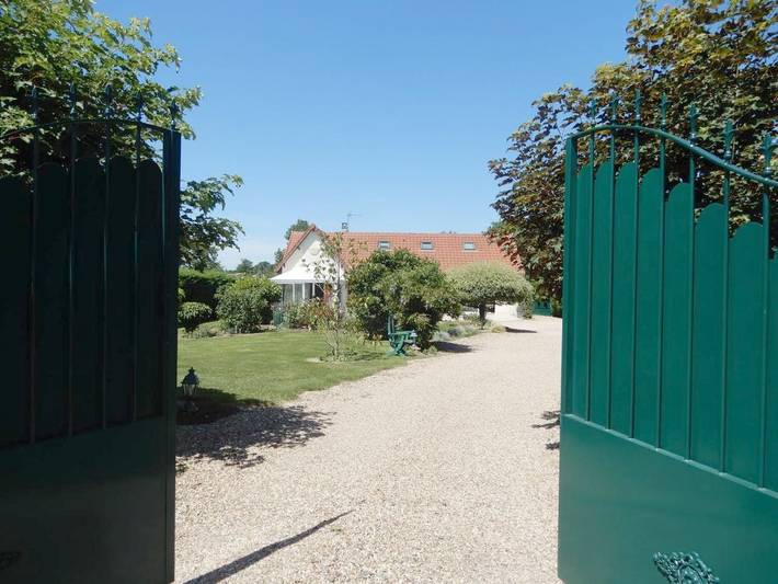 Location de vacances pour 6 personnes, avec piscine et jardin, animaux acceptés à Cercy-la-Tour - 3