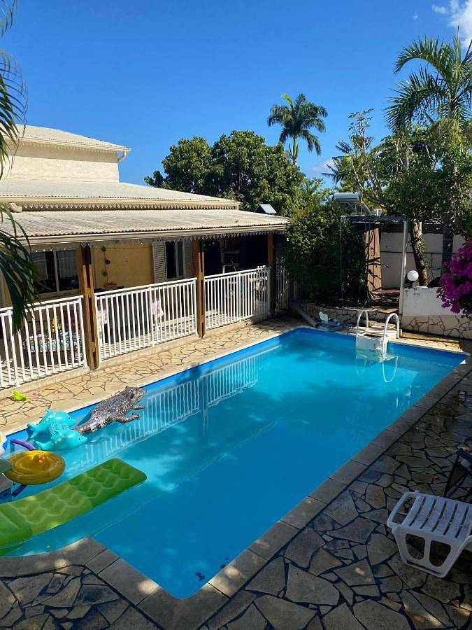 Appartement de vacances pour 4 personnes, avec terrasse ainsi que piscine et vue