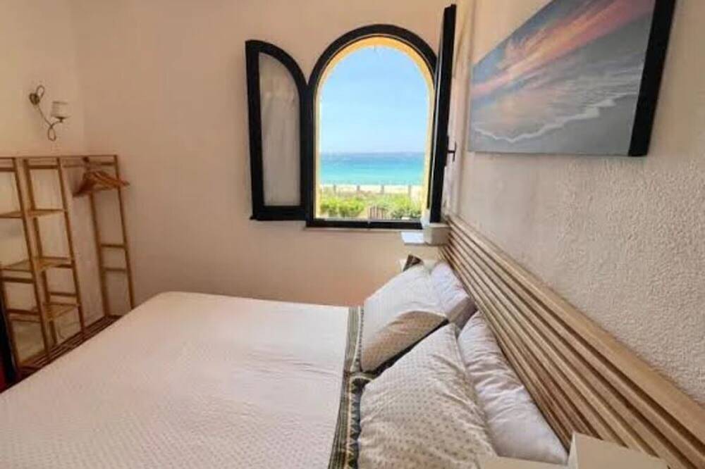 Villa Terri – Frente al mar en la playa de Solanas in Solanas, Comune di Sìnnia