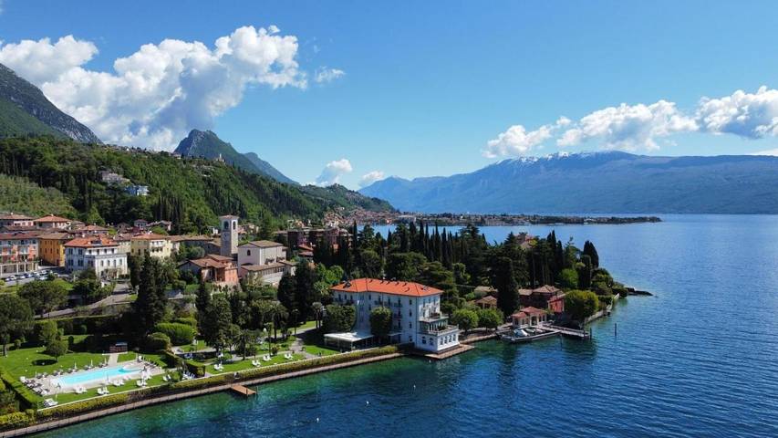 Hotel für 4 Personen, mit Garten und Pool, kinderfreundlich in Gardone Riviera