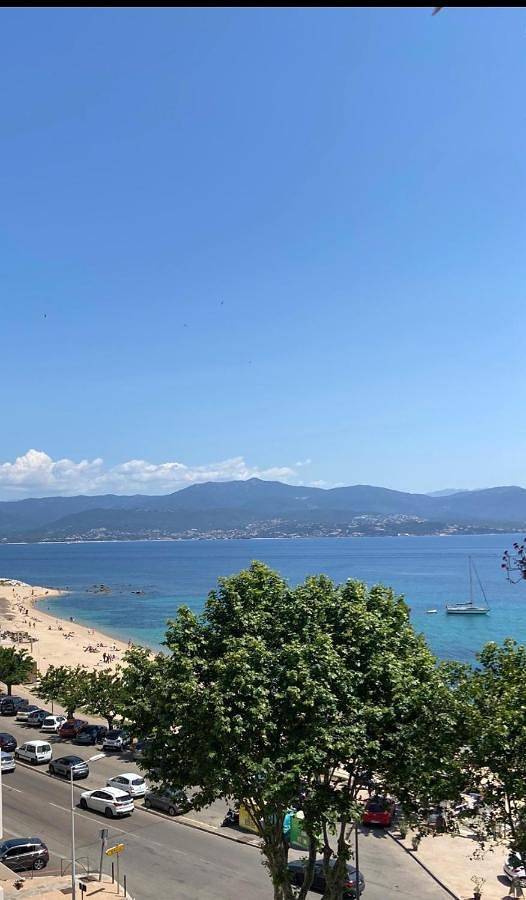 Appartement entier, One-Bedroom Apartment in Ajaccio, Golfe D'Ajaccio