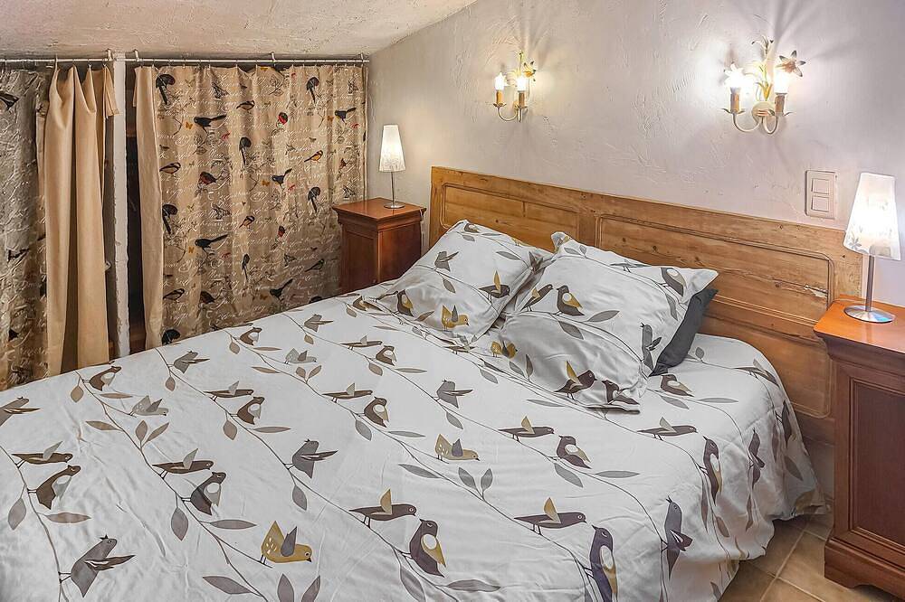 Nice home in La Tour-d'Aigues in La Tour-d'Aigues, Parc naturel régional du Luberon