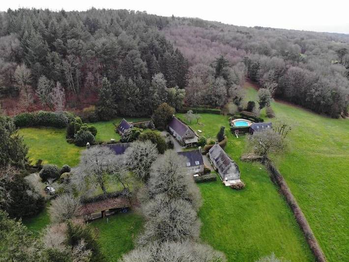 Location de vacances pour 6 personnes, avec piscine ainsi que vue et jardin à Quistinic - 4