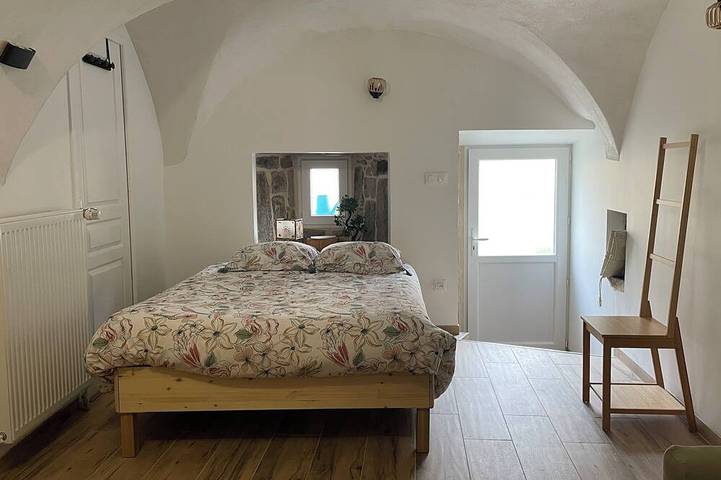 Appartement entier, Le Studio des Volcans situé au pied du Puy de Dôme! in Orcines, Parc naturel régional des Volcans d'Auvergne