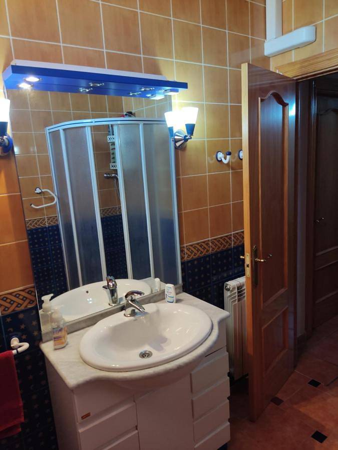 Chalet para 17 personas, con jardín además de piscina y vistas, Se admiten mascotas en Comarca de Teruel - 4