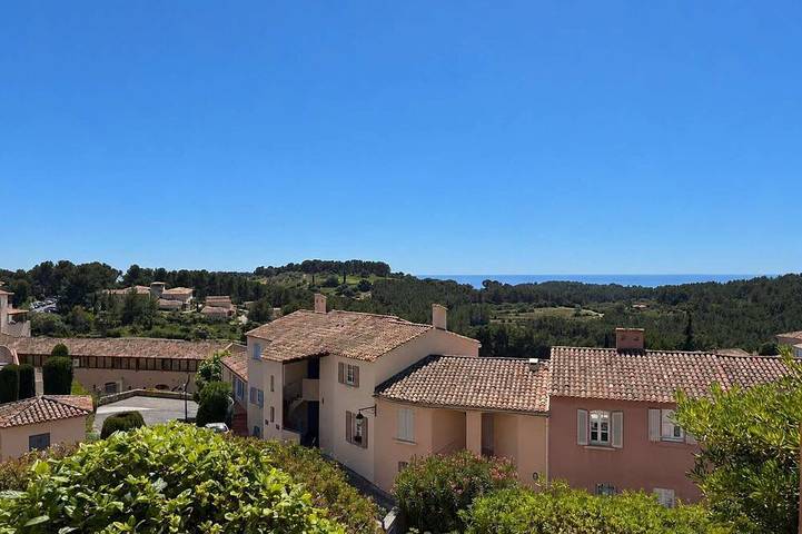 Gîte pour 6 personnes, avec piscine dans Golf De Fregate