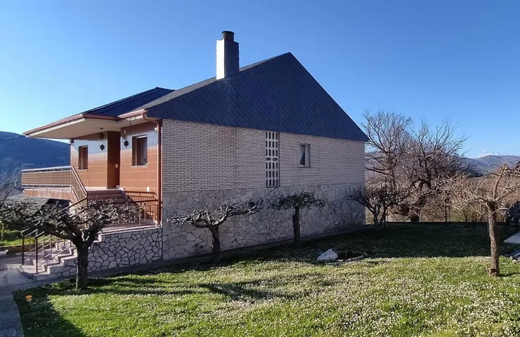 Casa de vacaciones para 6 personas, con terraza además de jardín y vistas - 1