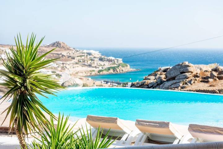 Villa for 12 people, with garden and balcony in Mykonos