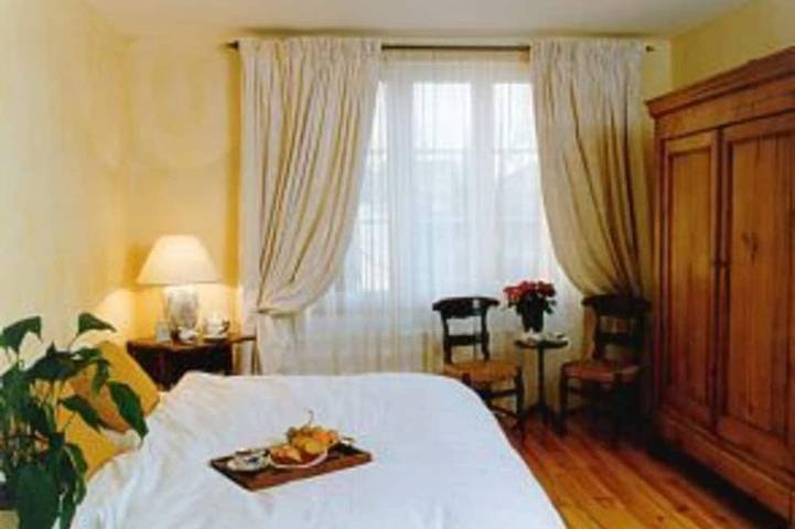 Location de vacances pour 4 personnes, avec Terrasse ainsi que Jardin et Piscine à Saint-Rémy-sur-Durolle