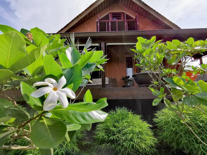 Vacation rental for 4 people, with yard in Tahiti