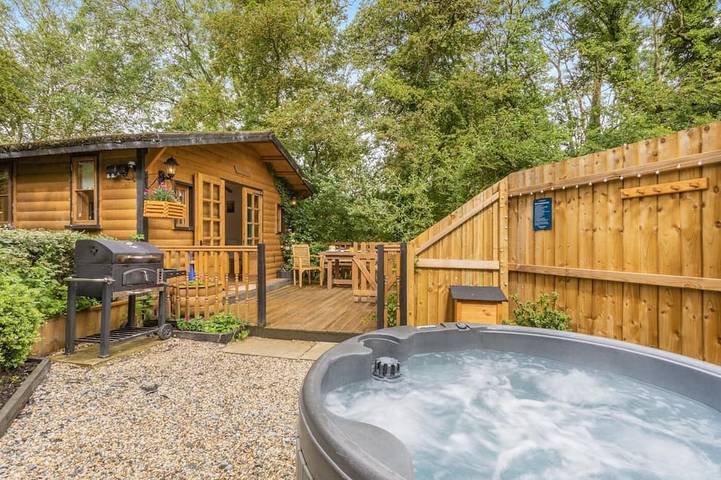 Glamping for 2 people, with hot tub in Cambridgeshire
