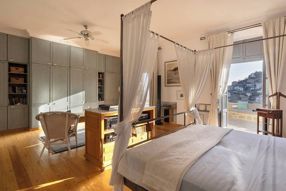 Calthea - Six Bedroom Villa, Sleeps 13 in Hydra