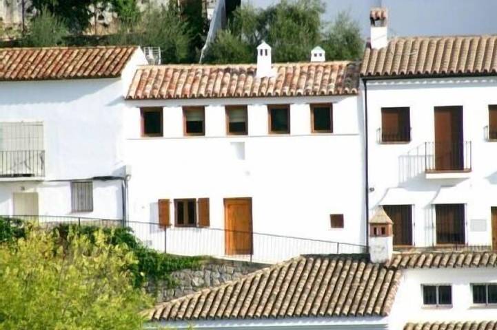 Gîte pour 6 personnes, avec Terrasse ainsi que Jardin et Piscine à Grazalema