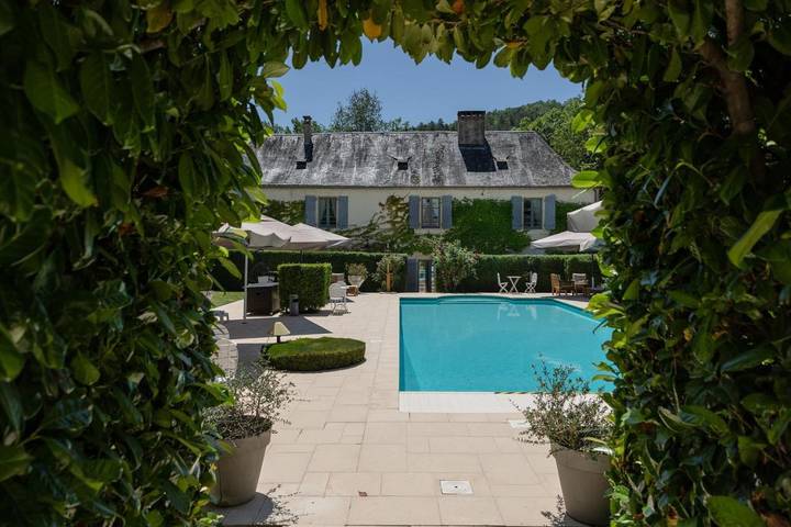 Hôtel pour 2 personnes, avec sauna et piscine ainsi que jardin et jacuzzi