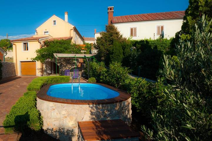 Ferienhaus für 6 Personen, mit Ausblick und Garten sowie Pool