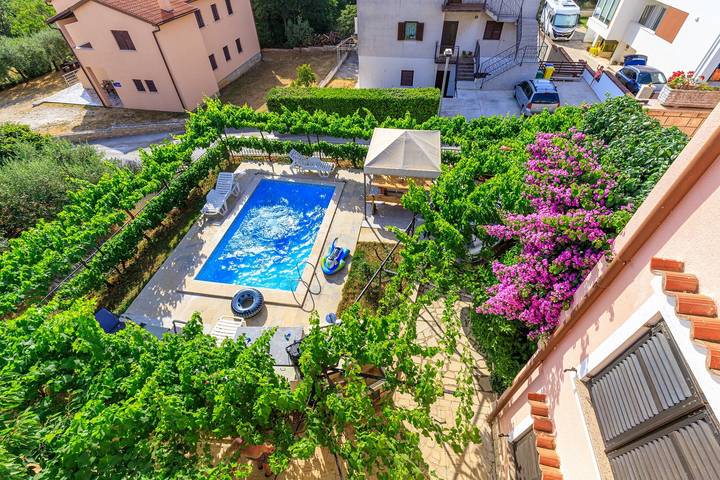 Ferienwohnung für 8 Personen, mit Pool und Balkon/Terrasse in Pula - 4