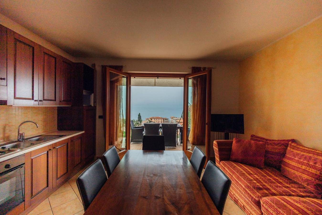 Ganze Wohnung, Apartment 'Jessica' mit Seeblick, Wlan und Klimaanlage in Torri del Benaco, Gardasee-Berge