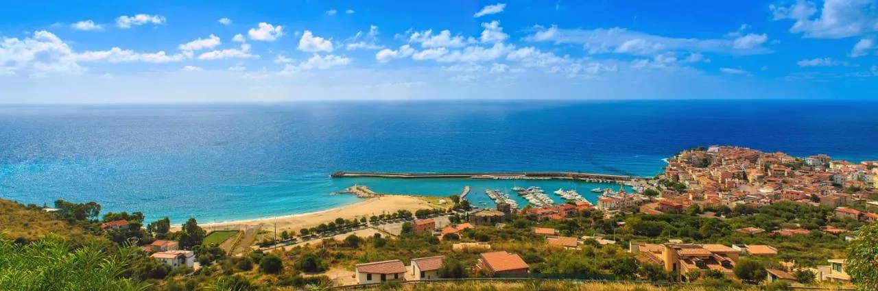 Holiday apartment for 7 people, with view and pool as well as garden - 1
