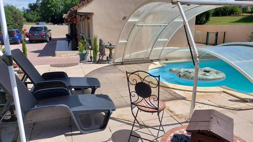 Chambre d’hôte pour 2 personnes, avec jardin ainsi que piscine et vue dans Allier - 3