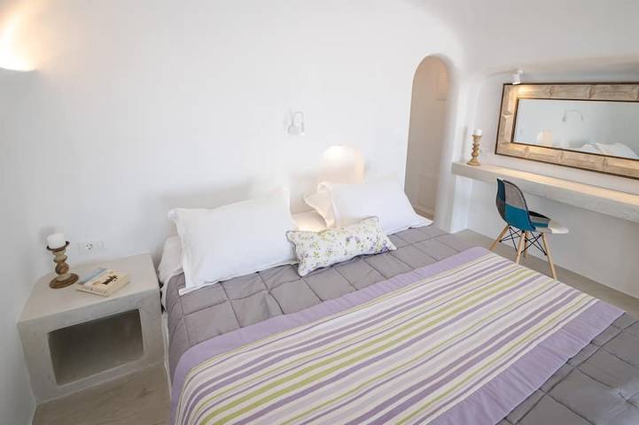 Apartment for 2 people in Thera
