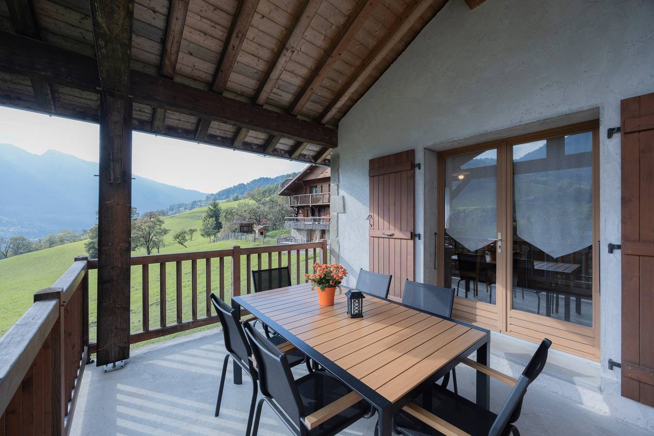 Holiday Home 'La Clé Des Champs' with Mountain View, Private Terrace and Wi-Fi in Manigod, Annecy region