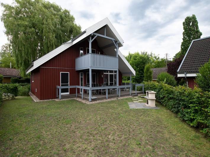 Ferienpark für 8 Personen, mit Balkon und Terrasse sowie Garten und Pool in Granzow