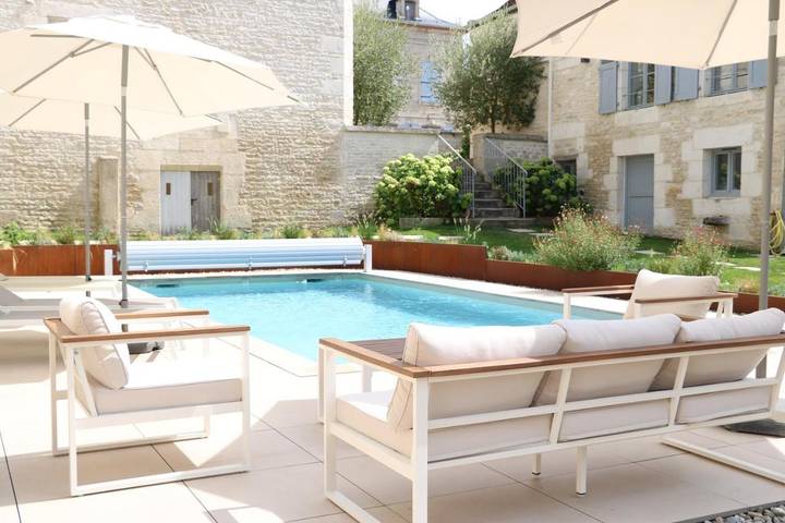 Location de vacances pour 6 personnes, avec Jacuzzi et Terrasse ainsi que Jardin et Piscine à Les Riceys
