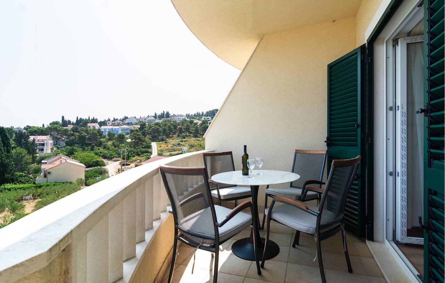 Geheel vakantieappartement, Vakantieappartement voor 2 personen met terras in Sutivan, Brac