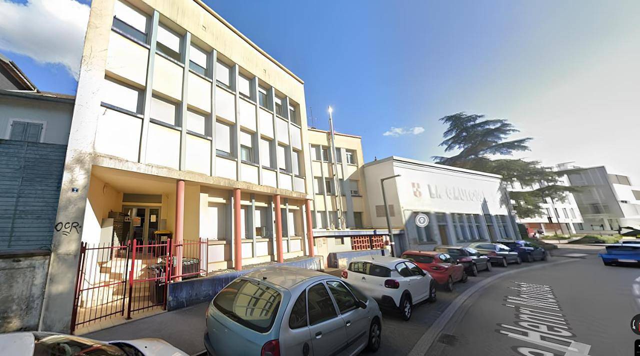 Appartement entier, Two-Bedroom Apartment with Balcony in Montbéliard, Doubs
