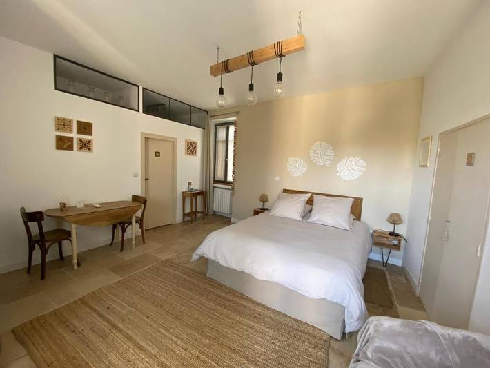 Location de vacances pour 2 personnes, avec terrasse ainsi que jardin et piscine à Taulignan - 2