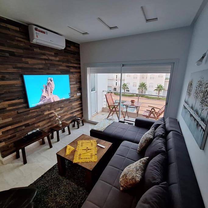 Location de vacances pour 5 personnes, avec balcon ainsi que vue et piscine à Saïdia