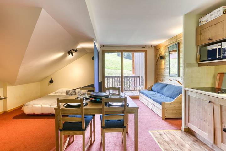 Gîte pour 4 personnes, avec piscine ainsi que sauna et balcon dans Office De Tourisme Du Corbier - 2