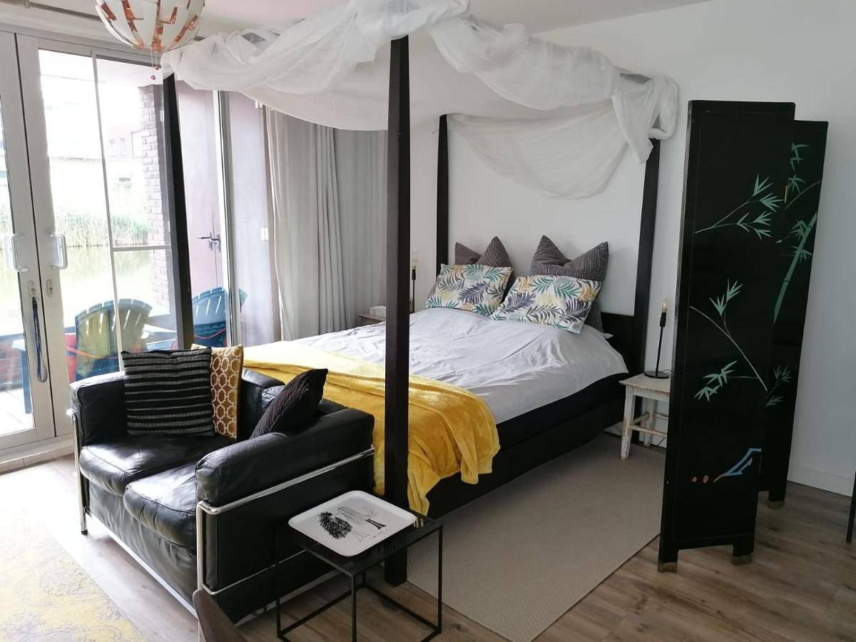 Geheel vakantieappartement, The Water Studio in Amsterdam Oost, Nederlandse kust