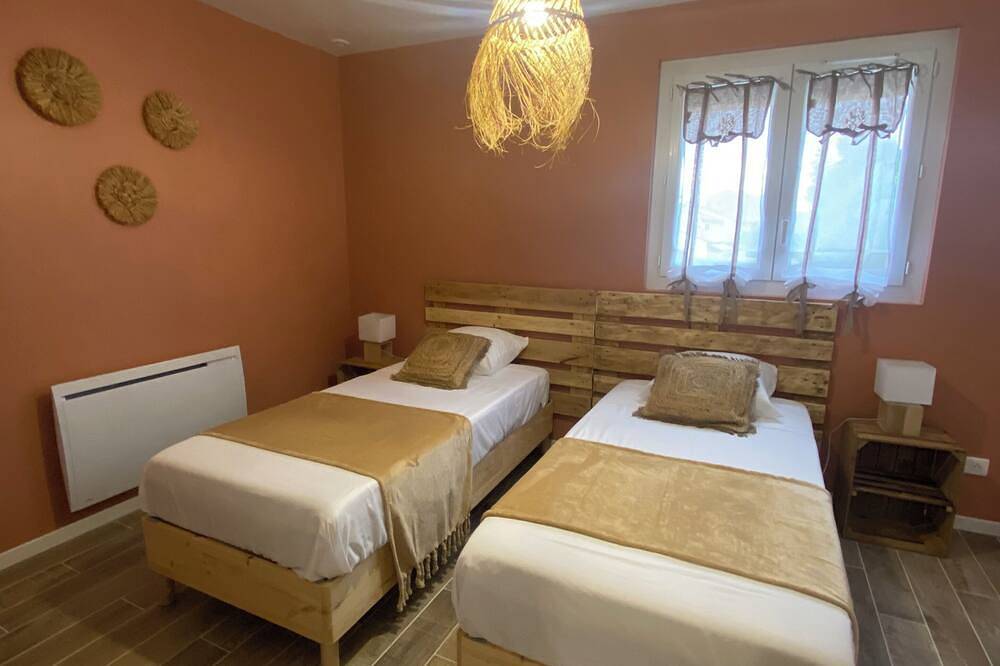 Renovated house with garden for 8 people in Fos sur Mer in Fos-sur-Mer, Istres region