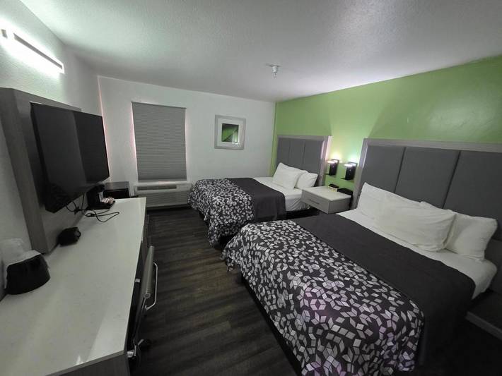 Hotel para 3 personas, con jacuzzi además de piscina y jardín - 1