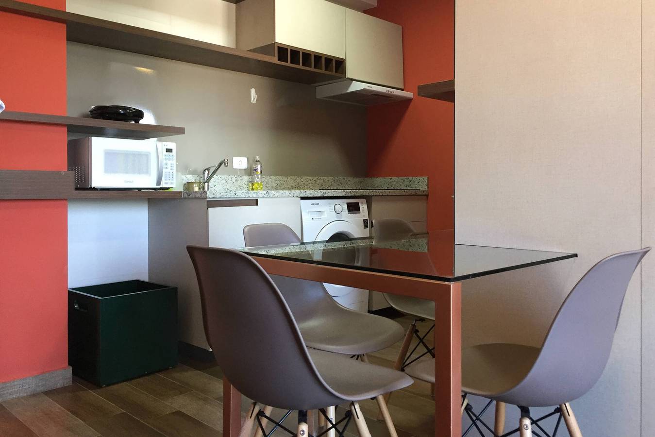 Ganze Wohnung, Schöne und komplette Wohnung, 2 Plätze, nahe dem Zentrum! in Curitiba, Paraná